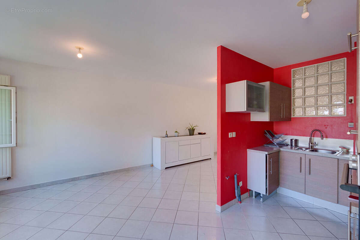 Appartement 3 pièces 60.02 m²  loi Carrez avec cave et garage en centre ville d'EVIAN-LES-BAINS - photo 5