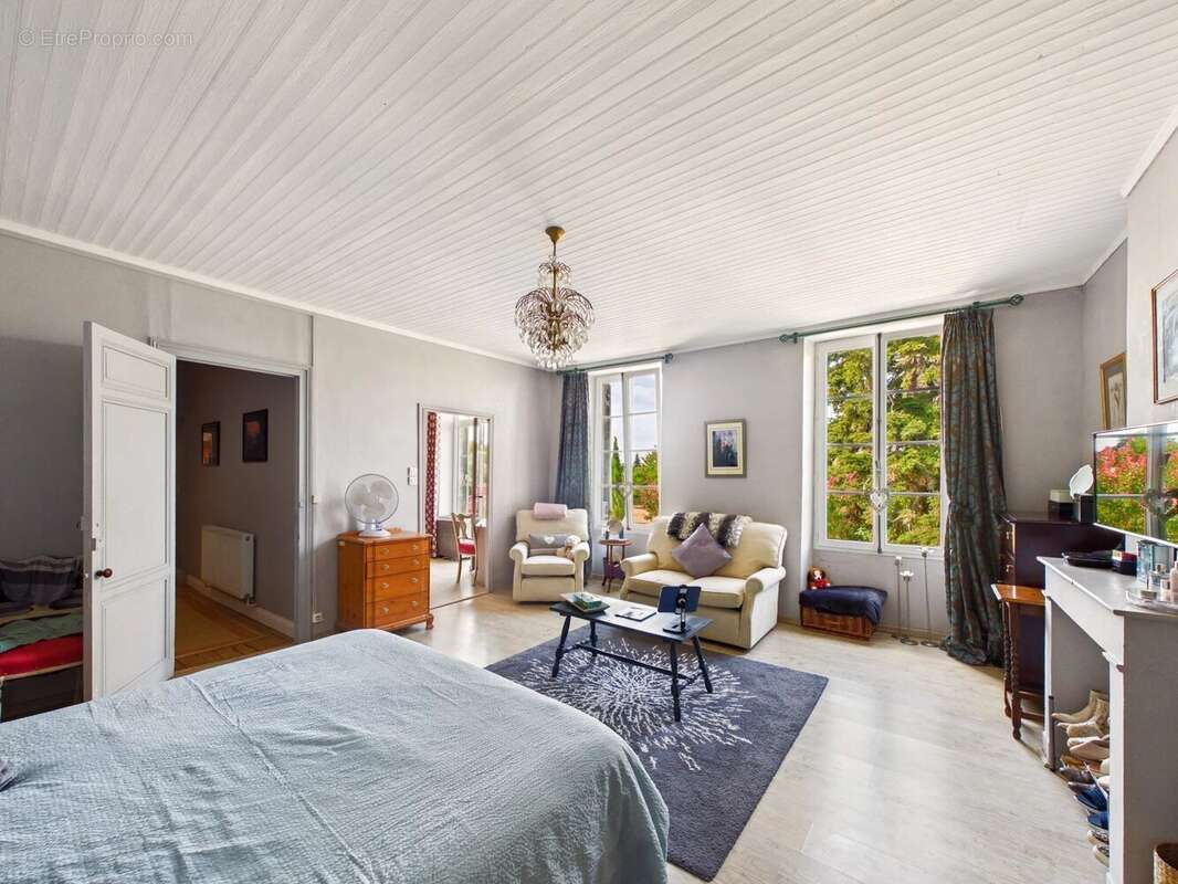 Élégante Maison de Maître avec Piscine Chauffée et Parc Arboré - photo 8