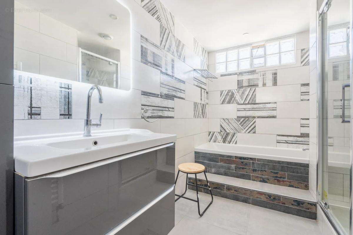 Appartement à LES PAVILLONS-SOUS-BOIS