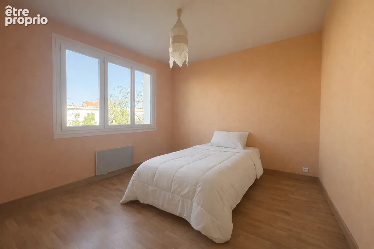 Royan Appartement à rafraîchir, dernier étage avec balcon et pièce annexe - photo 4
