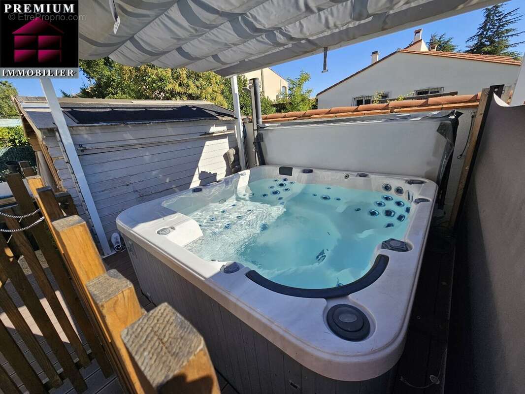 Maison à SAINT-ESTEVE