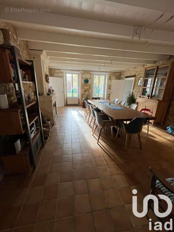 Maison 494 m² à La Gripperie-Saint-Symphorien  - photo 4