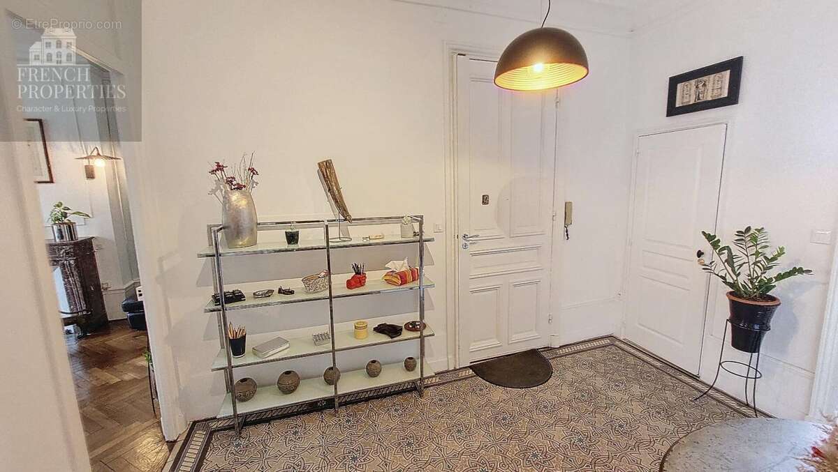 Appartement duplex style haussmannien T5 de 137.05M2 + 2 caves et terrasse et balcons- Bld Clémenceau  5 pièce(s) 135.79 m2 - photo 7