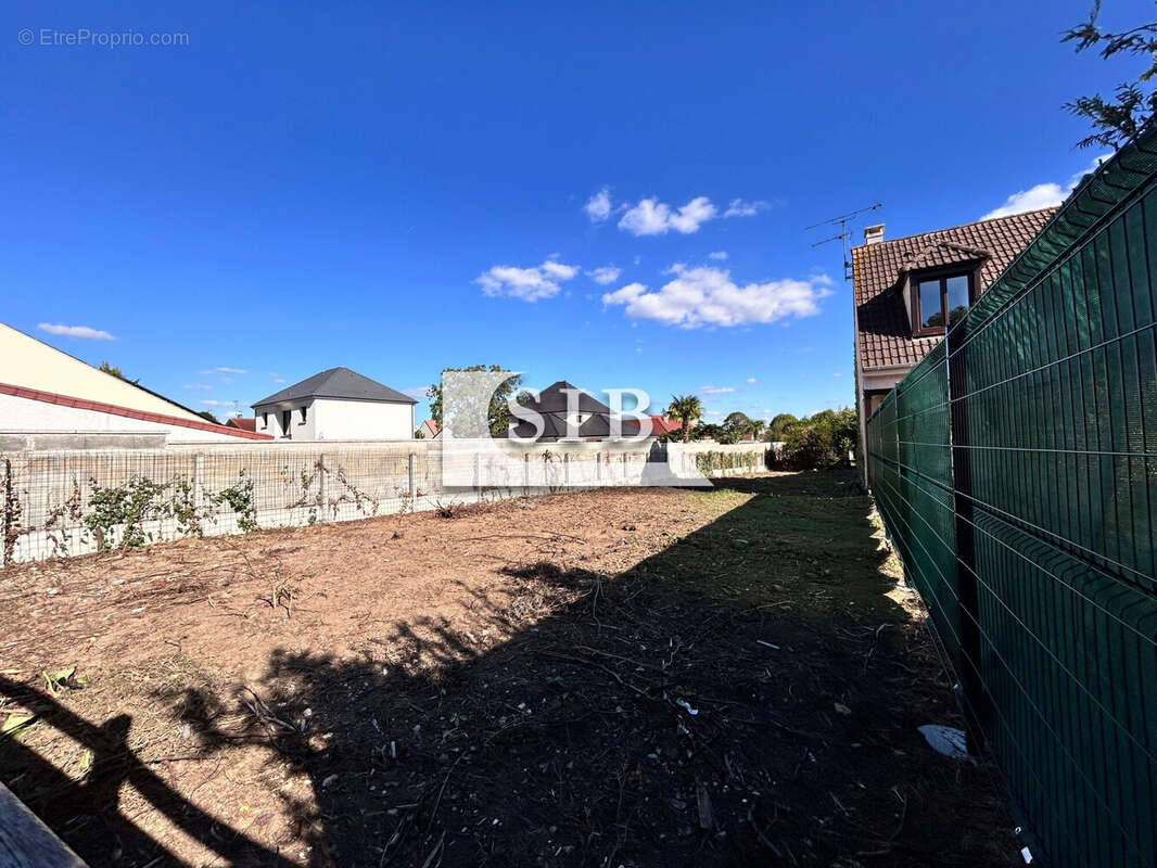 Terrain à SAINT-GERMAIN-LES-ARPAJON