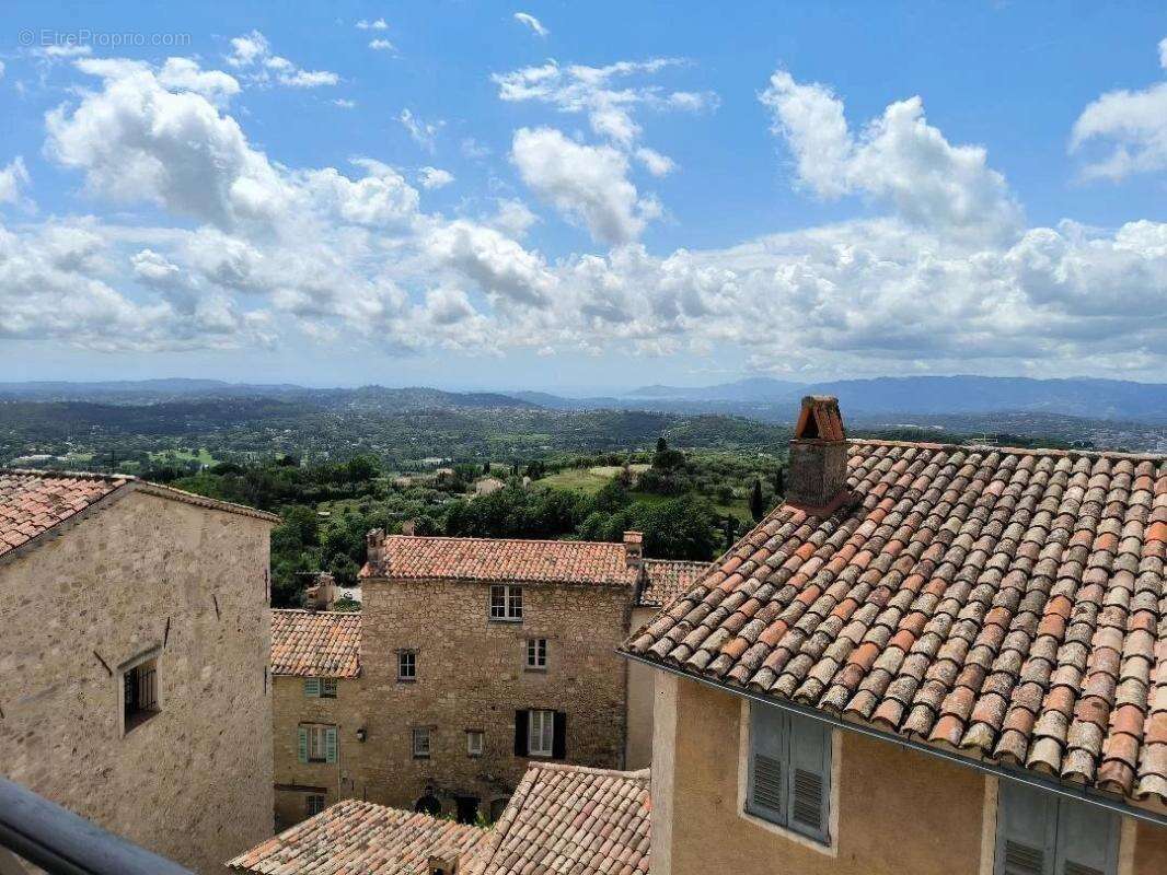 Appartement à CHATEAUNEUF-GRASSE
