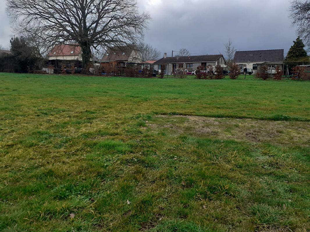 Terrain à SAINT-AUBIN-EN-BRAY