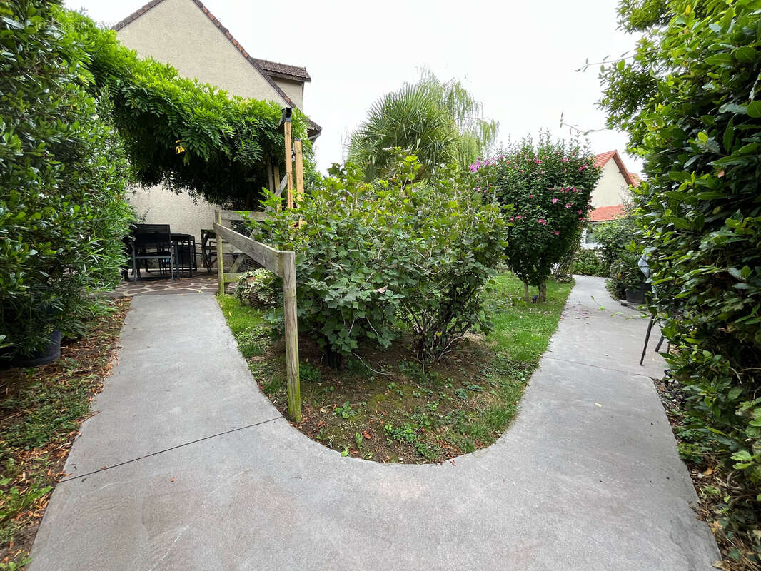 Maison à LES CLAYES-SOUS-BOIS