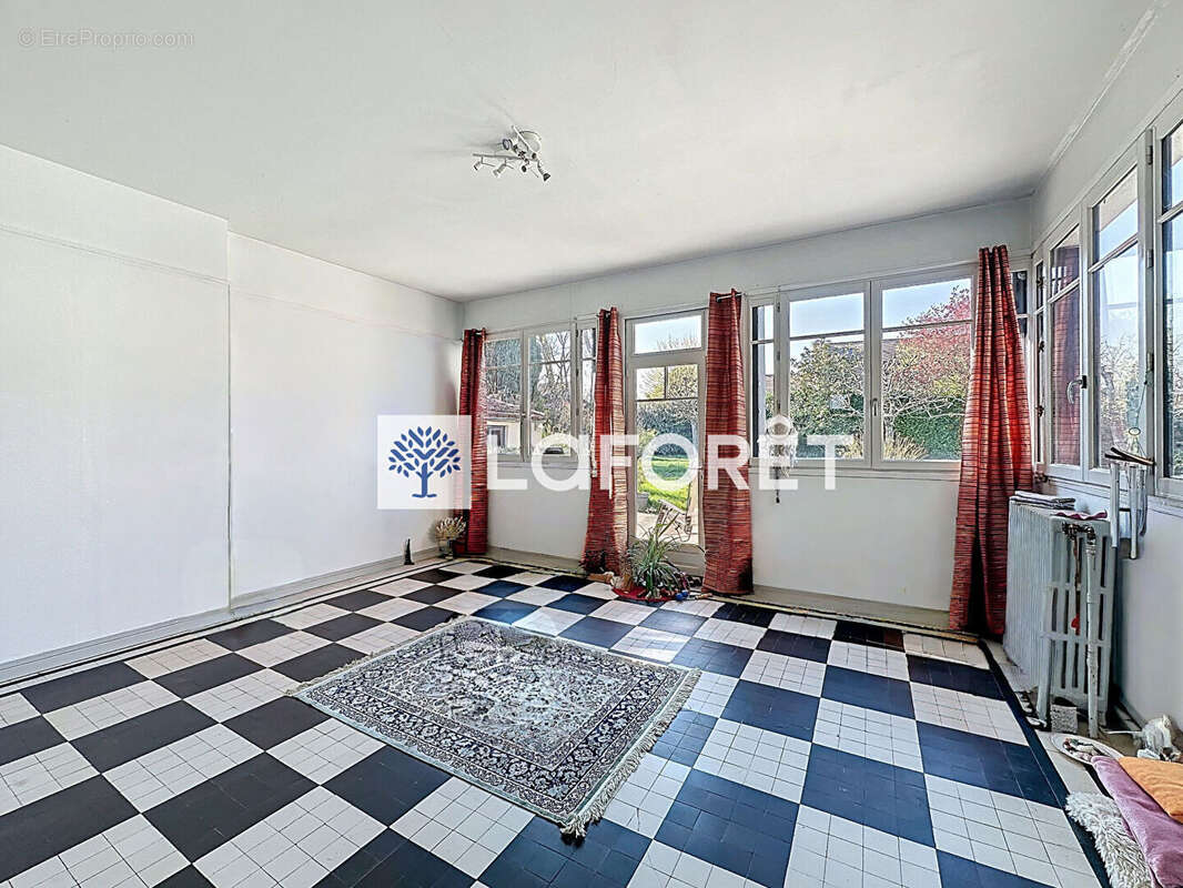 Maison à SAINT-NOM-LA-BRETECHE