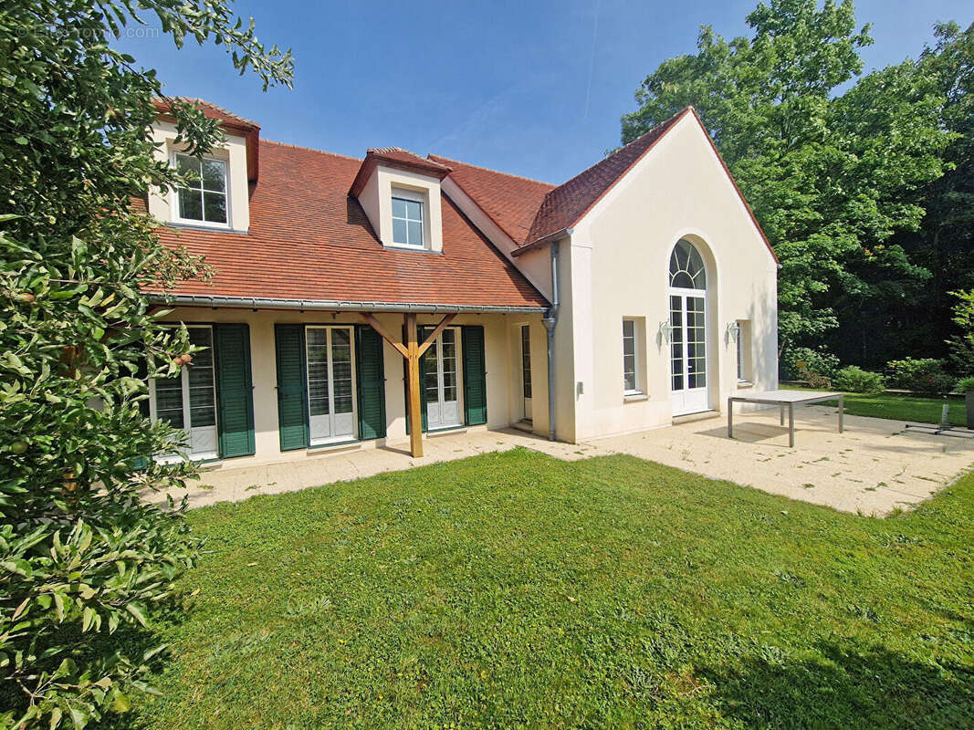 Villa 196m2 4 chambres séjour cathédrale jardin 1043m2 - Santeny - photo 16