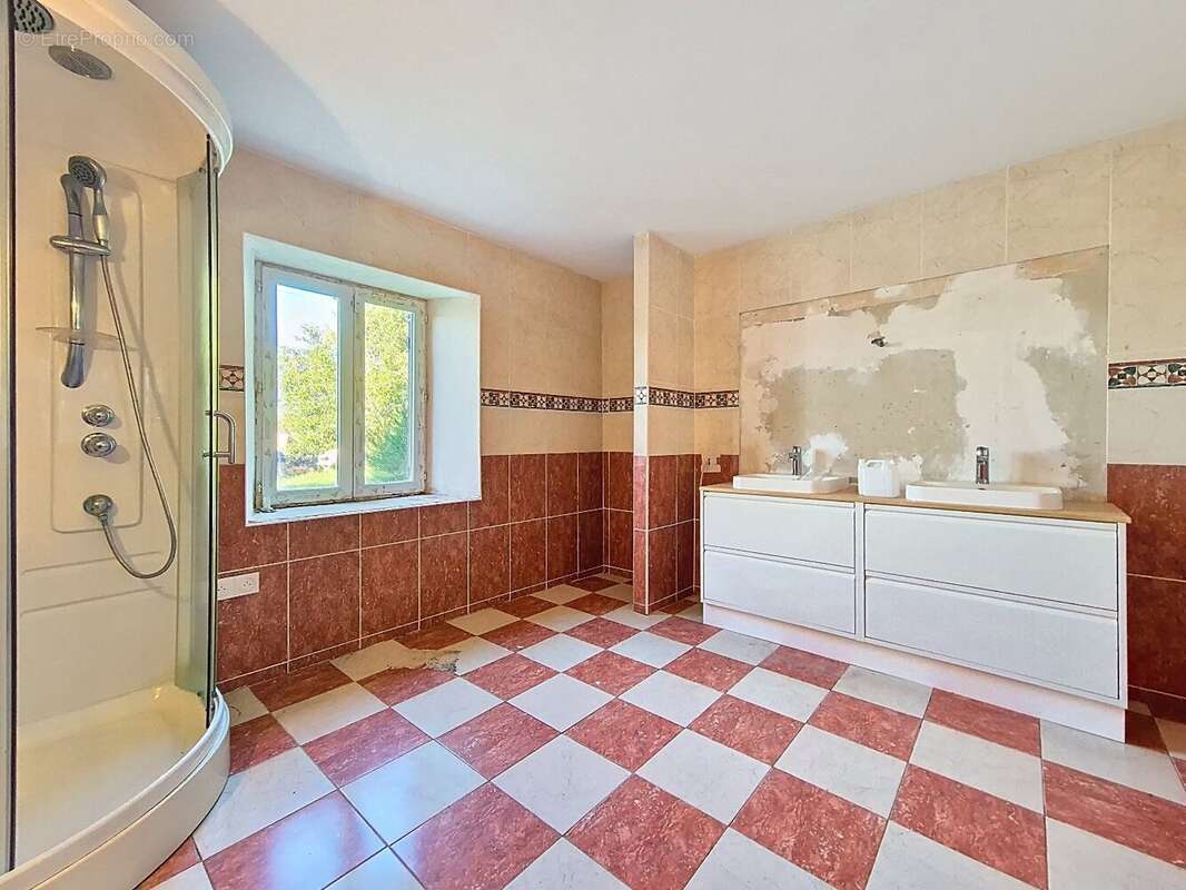 Maison à NOGENT-SUR-VERNISSON