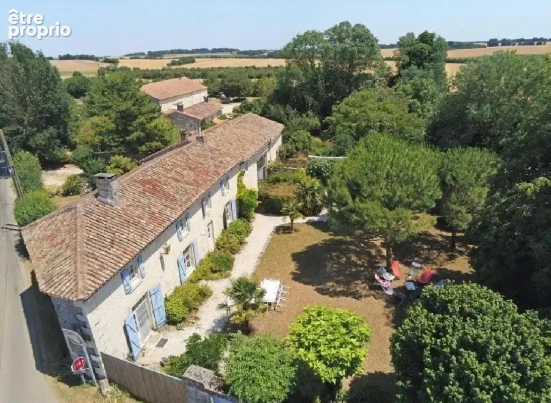 Maison 8 pièces 213 m² à vendre à Villefagnan (16240) - photo 3