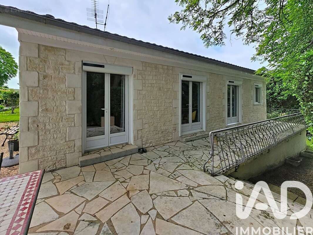 Maison 110 m² à Feuillade  - photo 3