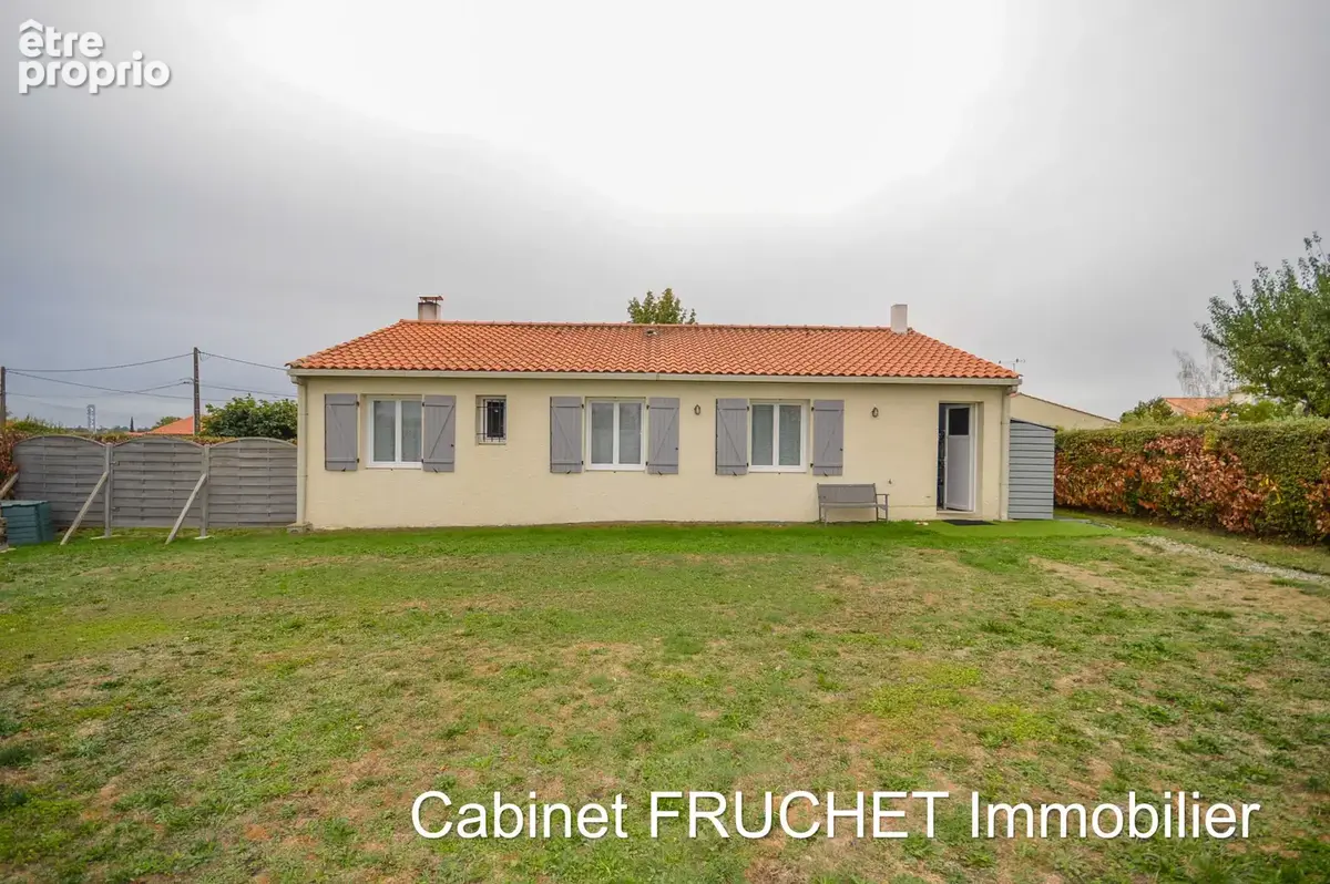 SAINT-PROUANT - Maison de plain-pied - 3 chambres - photo 12