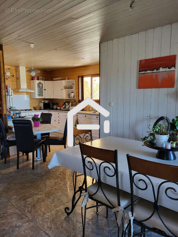 Maison à ARNAC-POMPADOUR