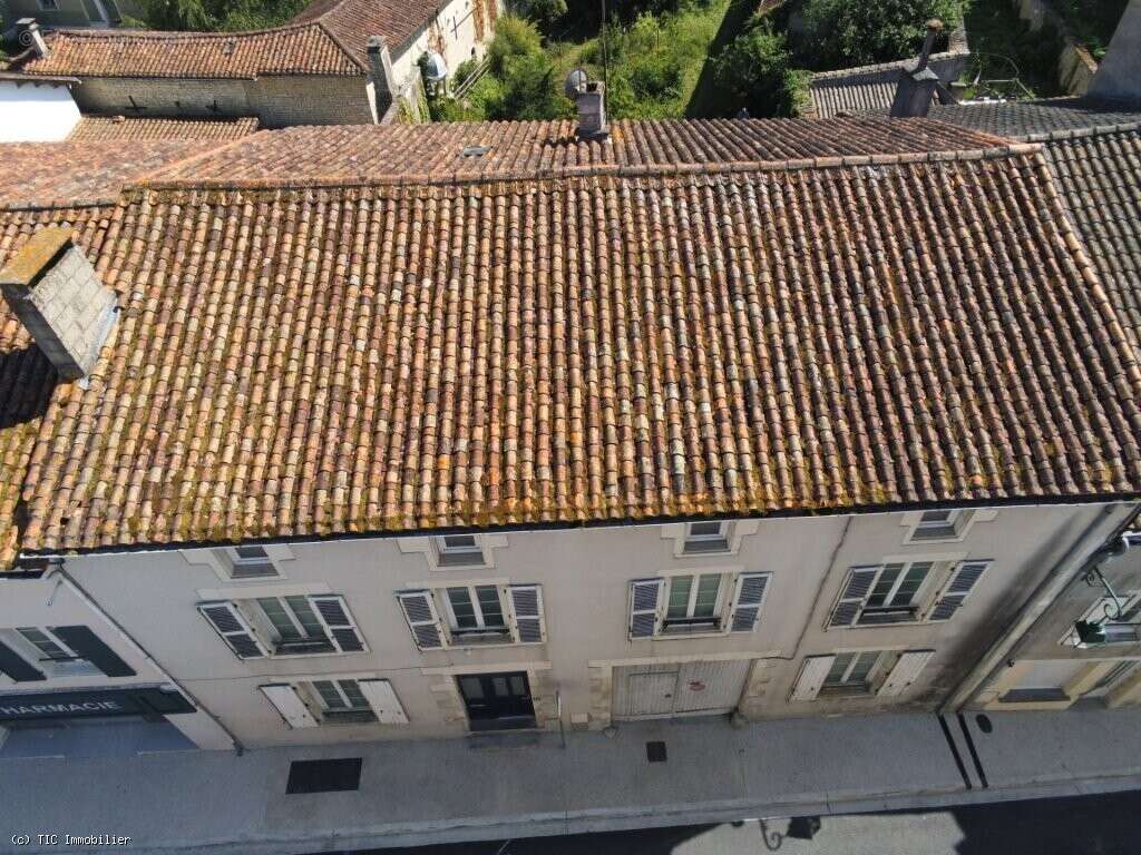 Maison à AIGRE