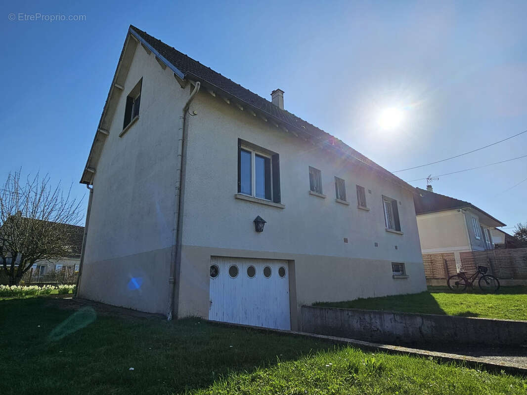 Maison à BEVILLE-LE-COMTE