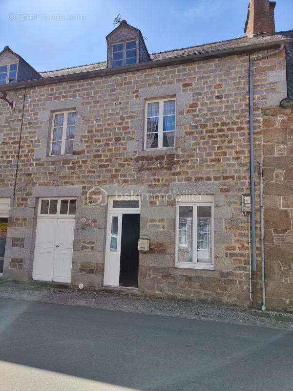 Maison à SAINT-BRICE-EN-COGLES