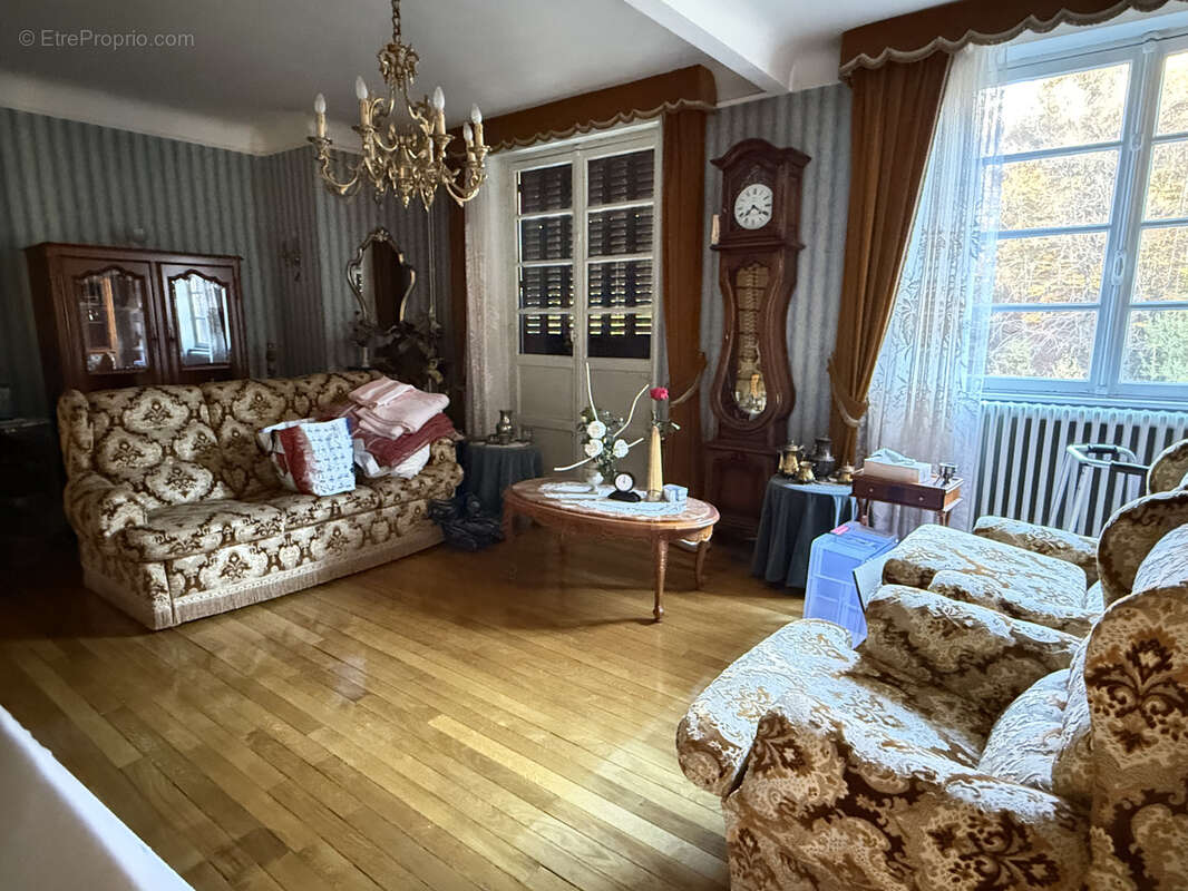 Maison à LA MONNERIE-LE-MONTEL