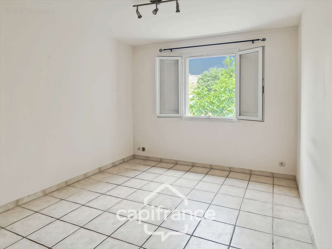 Maison à vendre 4 pièces ROQUEMAURE (30)-107m²-terrain 1540m² avec piscine et grand garage - photo 12