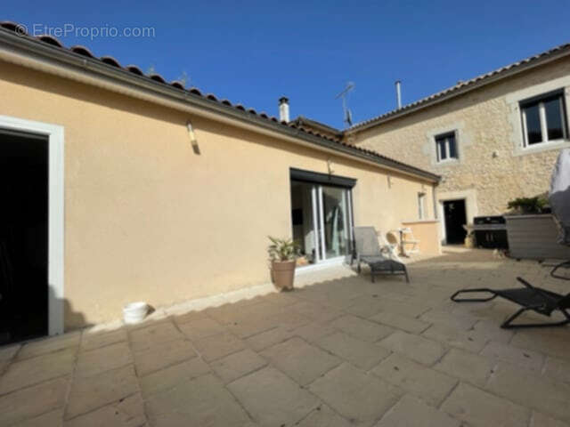 Maison à AIGRE