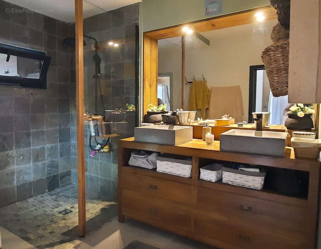 Appartement à LES TROIS-ILETS