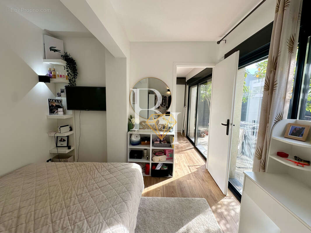 Appartement à SAINT-LAURENT-DU-VAR
