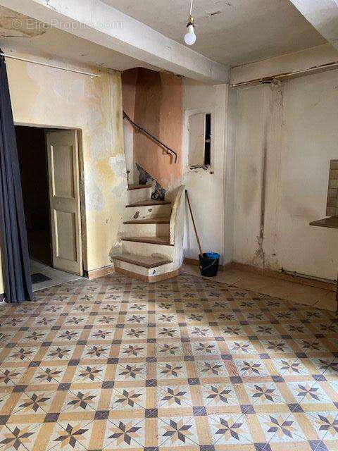 Idéal investisseur maison a rénover en intégralité - Possibilité de 2 appartements - photo 2