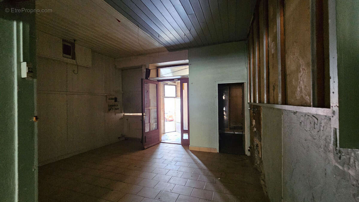 Commerce à LE PONT-DE-BEAUVOISIN