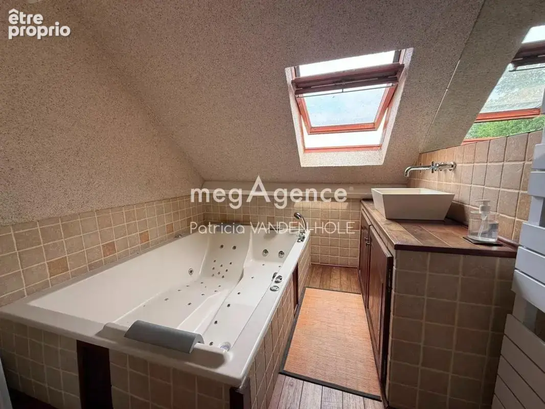 Villa avec piscine couverte à 1h de Paris , vendu avec le mobiliers , prestations récentes - photo 12