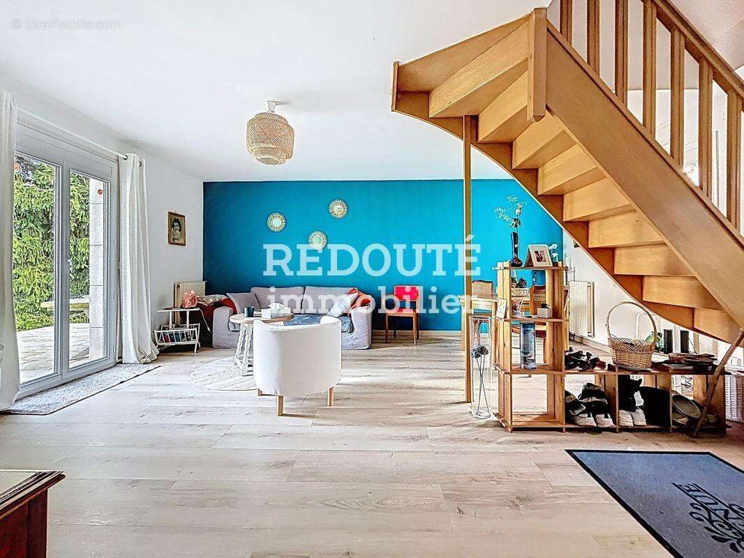 Plain-pied de 5 chambres avec jardin et sous-sol total - photo 3