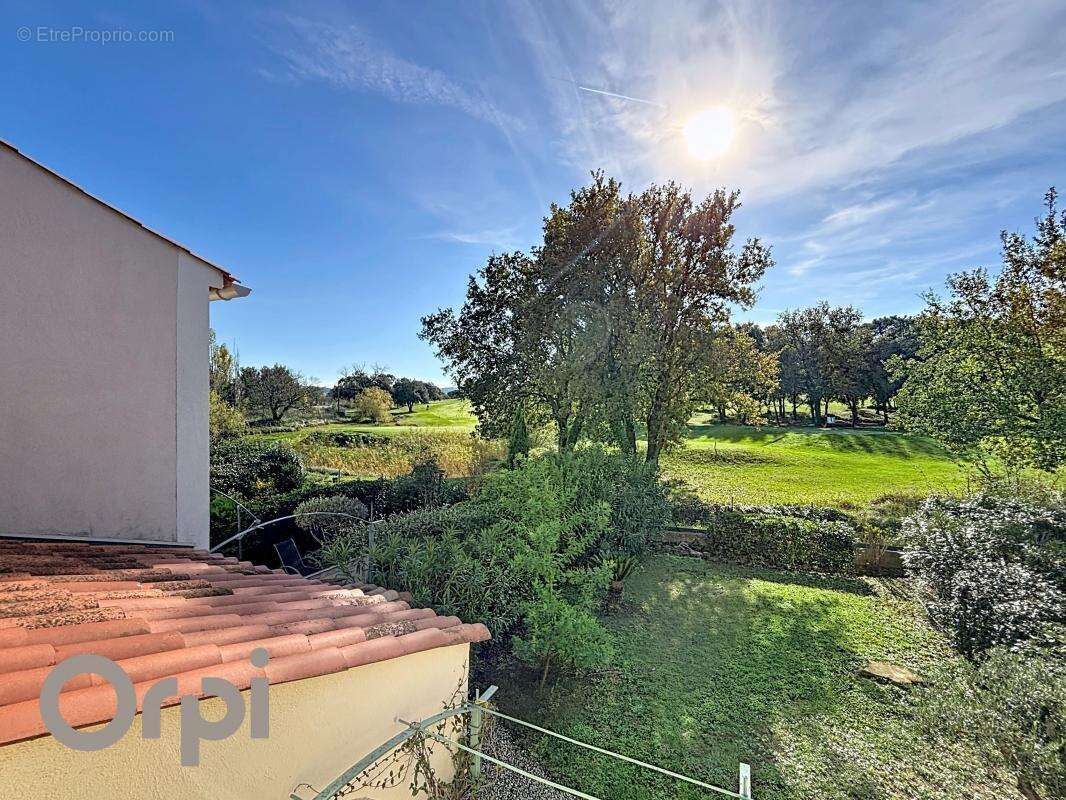 Maison à ROQUEBRUNE-SUR-ARGENS