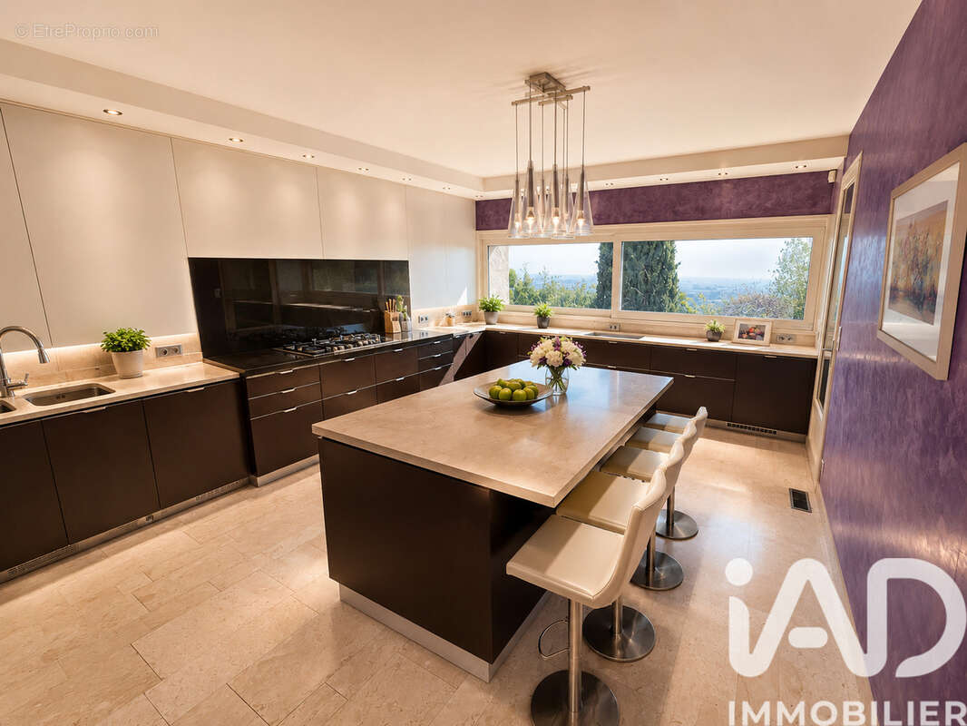 Maison 311 m² à Mours-Saint-Eusebe  - photo 2