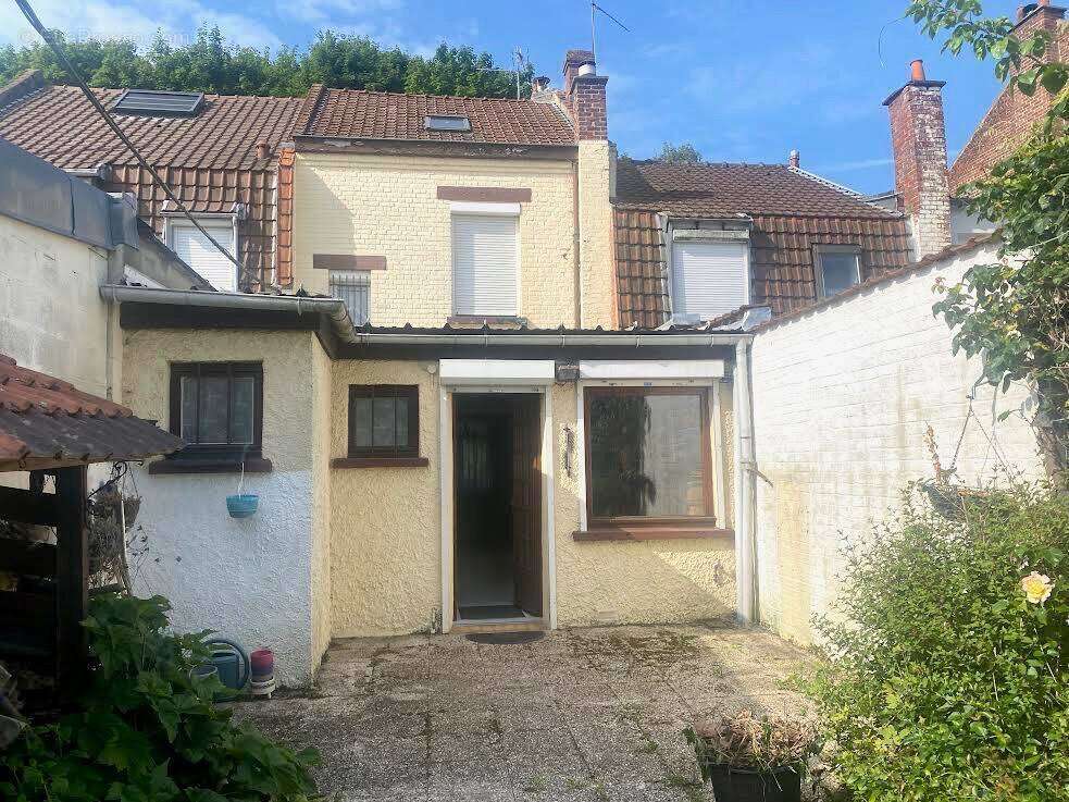 Maison ancienne à rénover +Garage 75m2 SECTEUR CHATEAU - photo 2