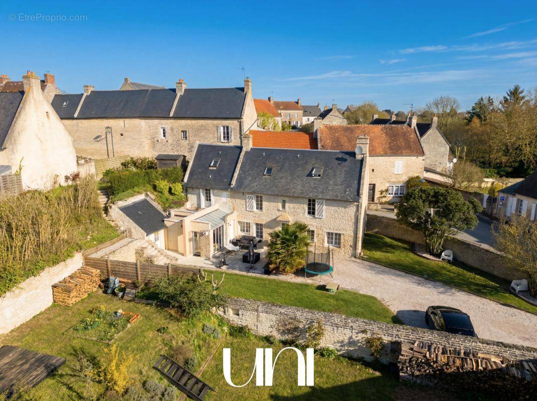 Maison à FONTAINE-HENRY
