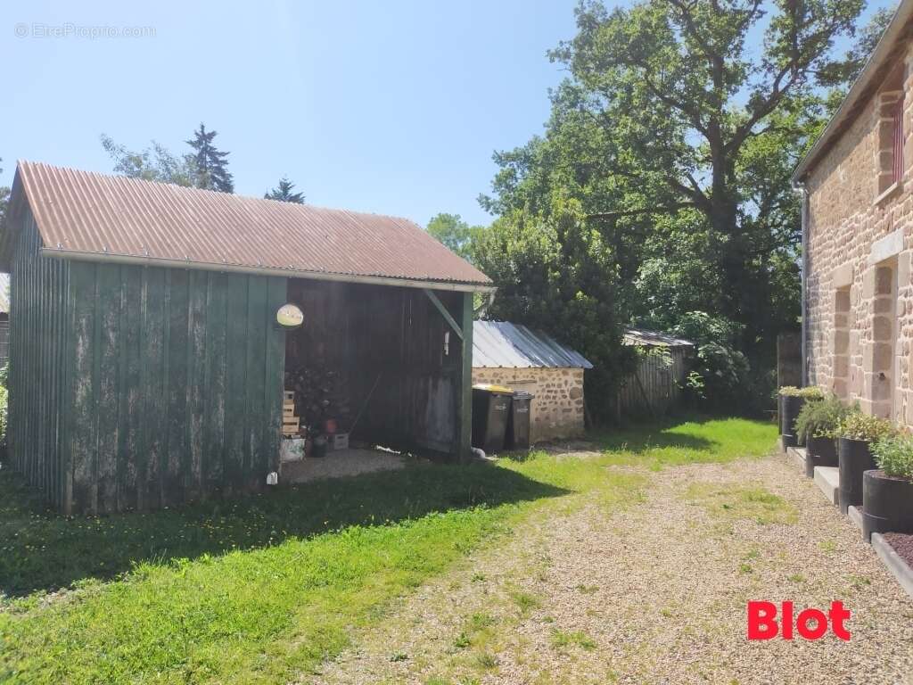 Maison à MEZIERES-SUR-COUESNON