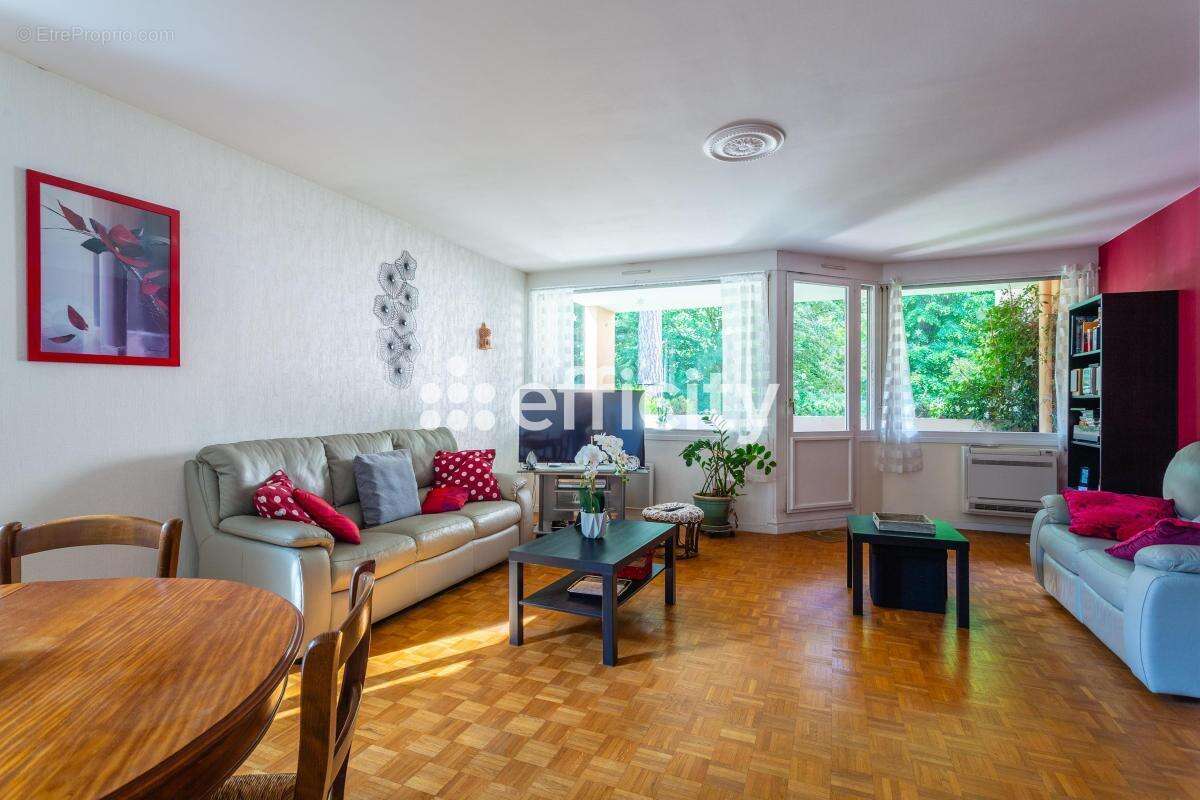 Appartement à SAINT-GENIS-LAVAL