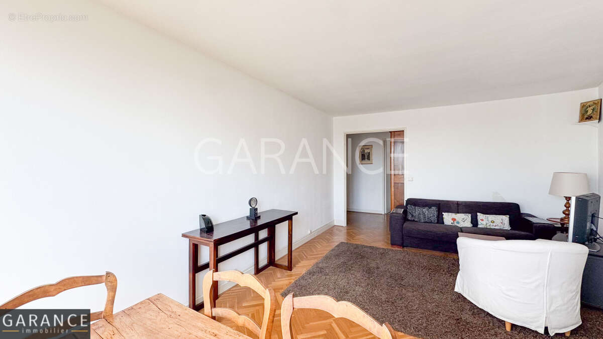 Appartement à PARIS-14E