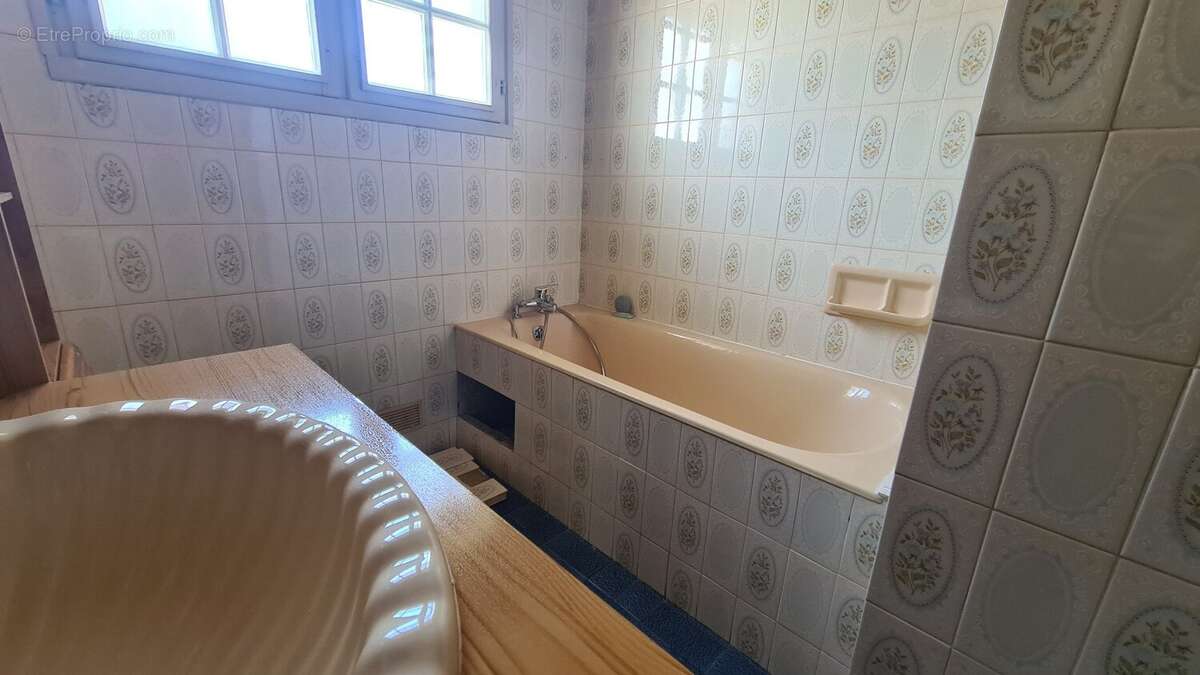 Maison à SAINT-YRIEIX-SUR-CHARENTE