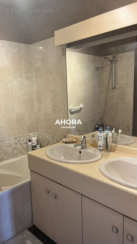 Appartement à MARSEILLE-9E