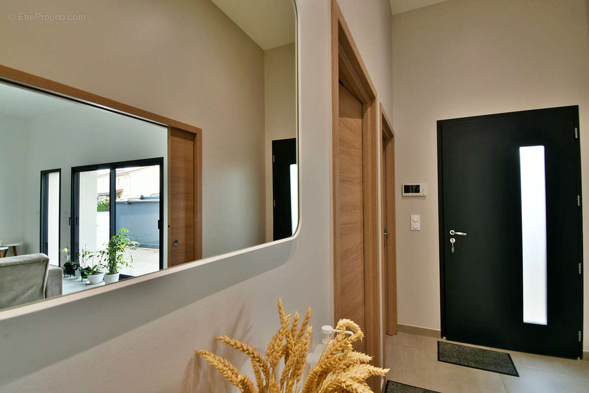 Maison à REVENTIN-VAUGRIS