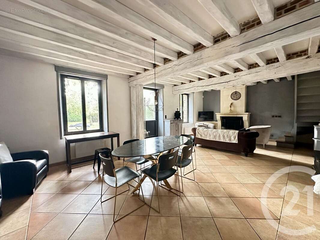 Maison à LA CROIX-DU-PERCHE