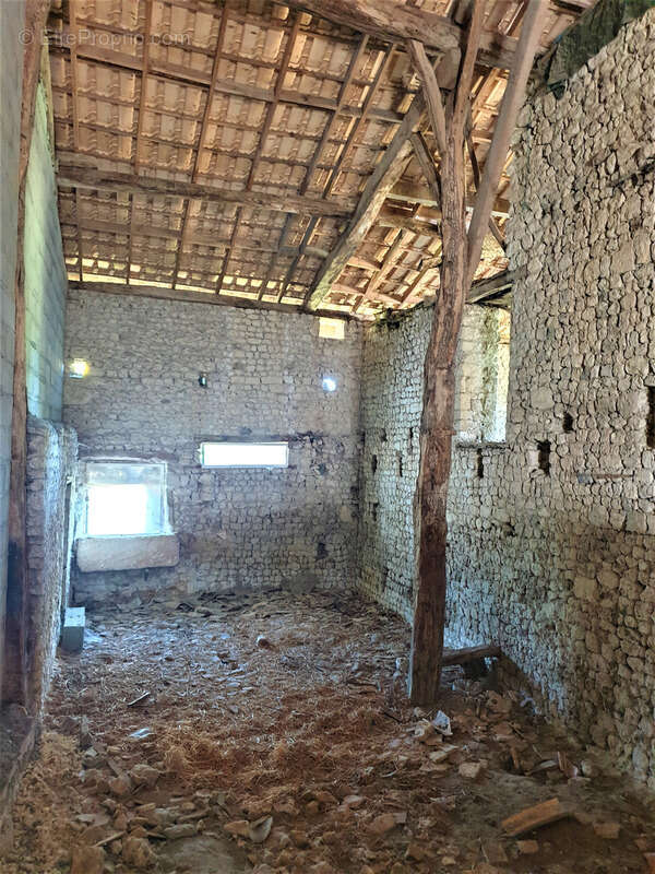 Maison à BARBEZIEUX-SAINT-HILAIRE