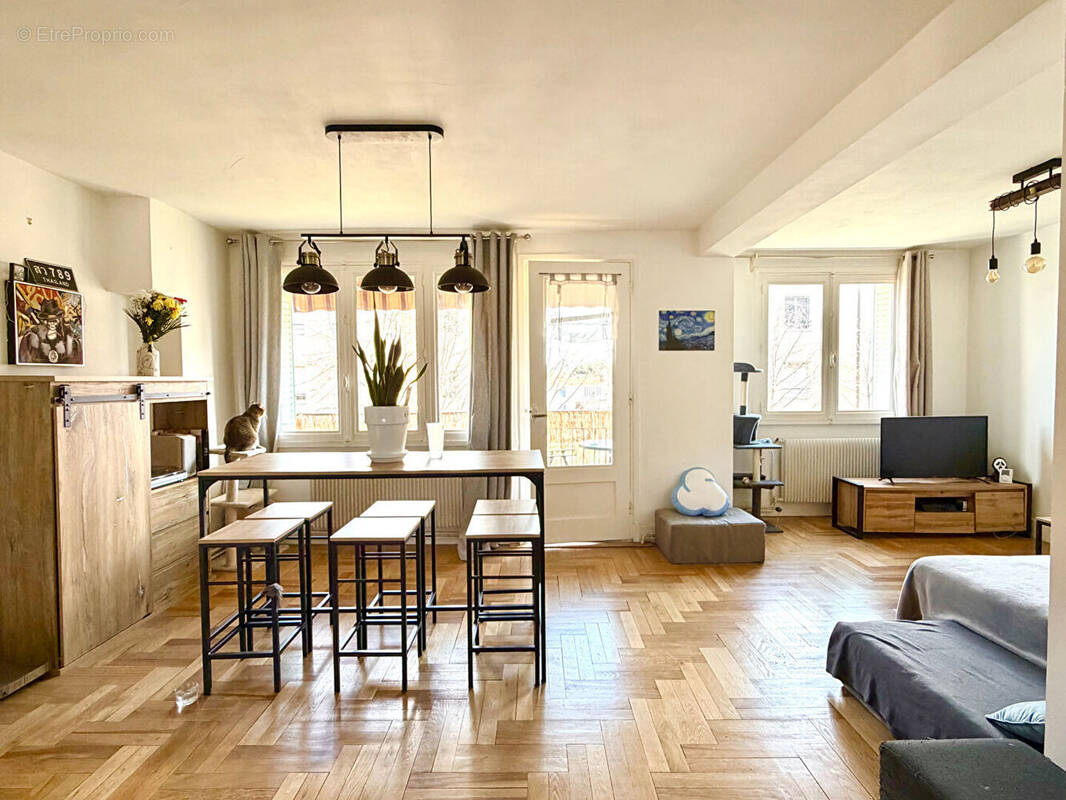 Appartement 4 pièces 68 m² · à Lyon-8e · 67,6 m² · 215 000 €