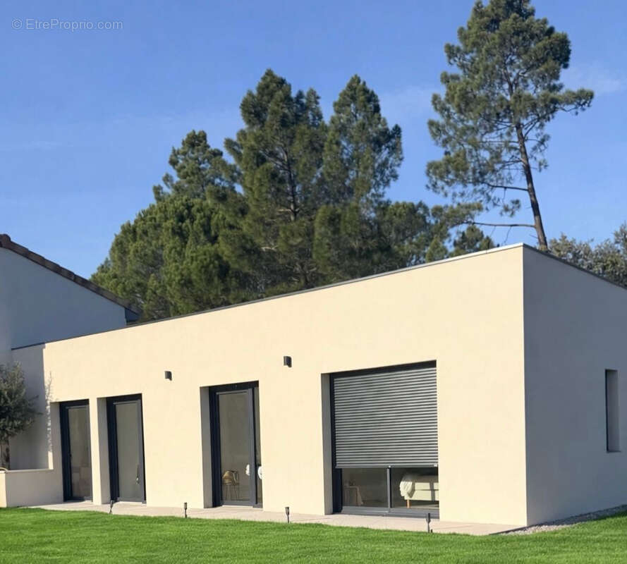 Maison à SUZE-LA-ROUSSE