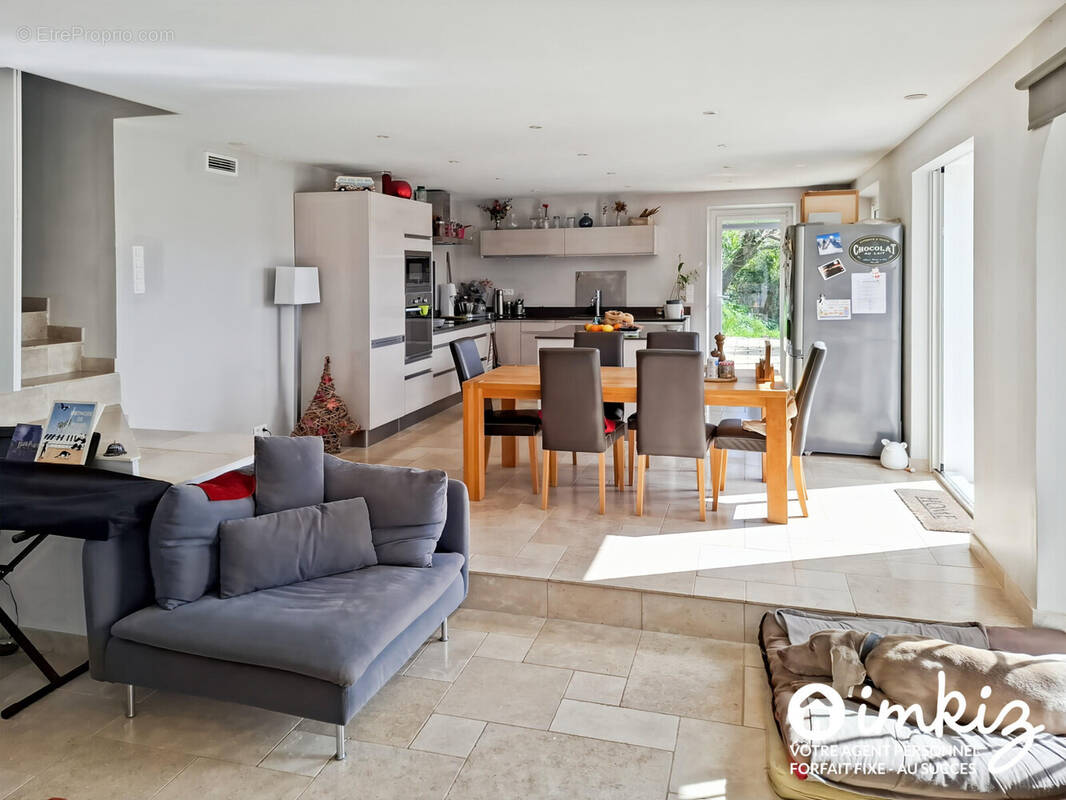 Maison à CHATEAUNEUF-GRASSE