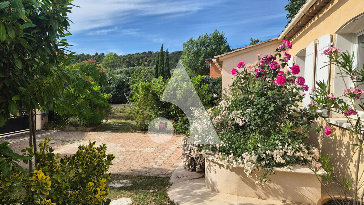 Maison à TAVERNES