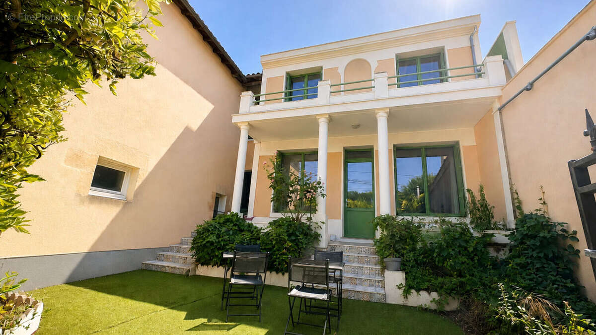 Maison à SAINT-GEORGES-LES-BAILLARGEAUX