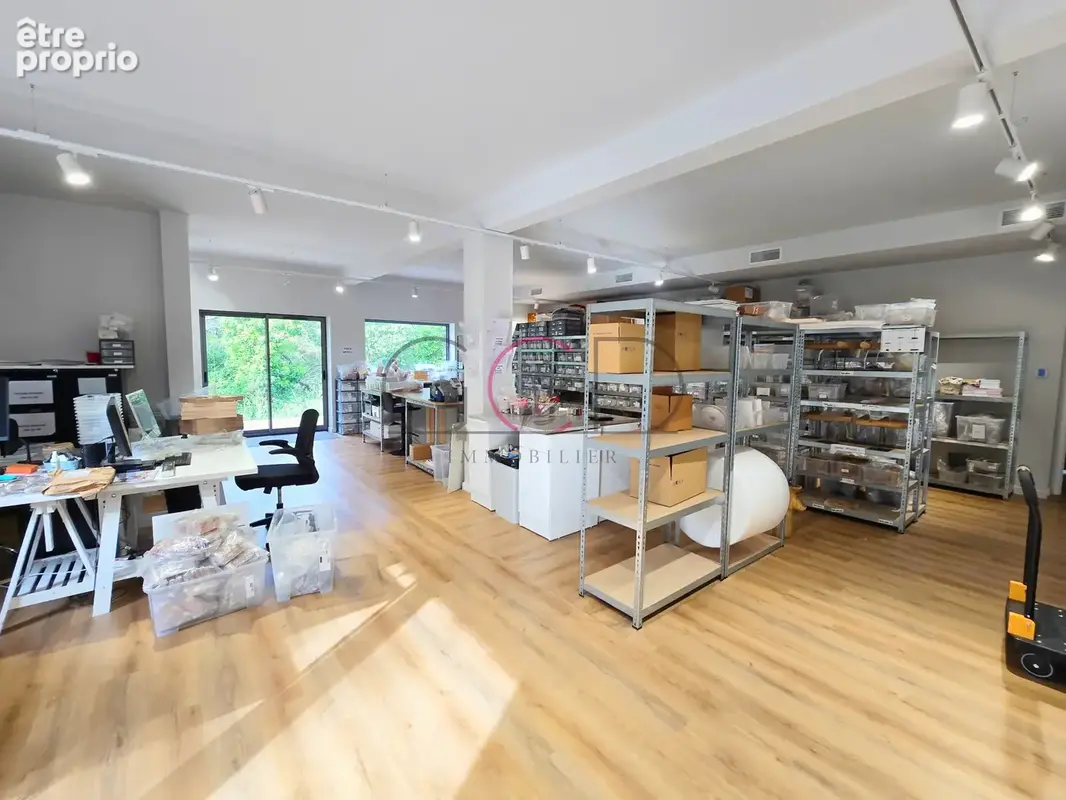 Photo Commerce à Saint-Cannat au prix de 1 230 000€