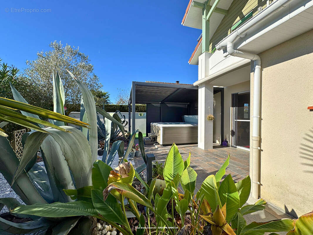 Maison à SERRES-CASTET