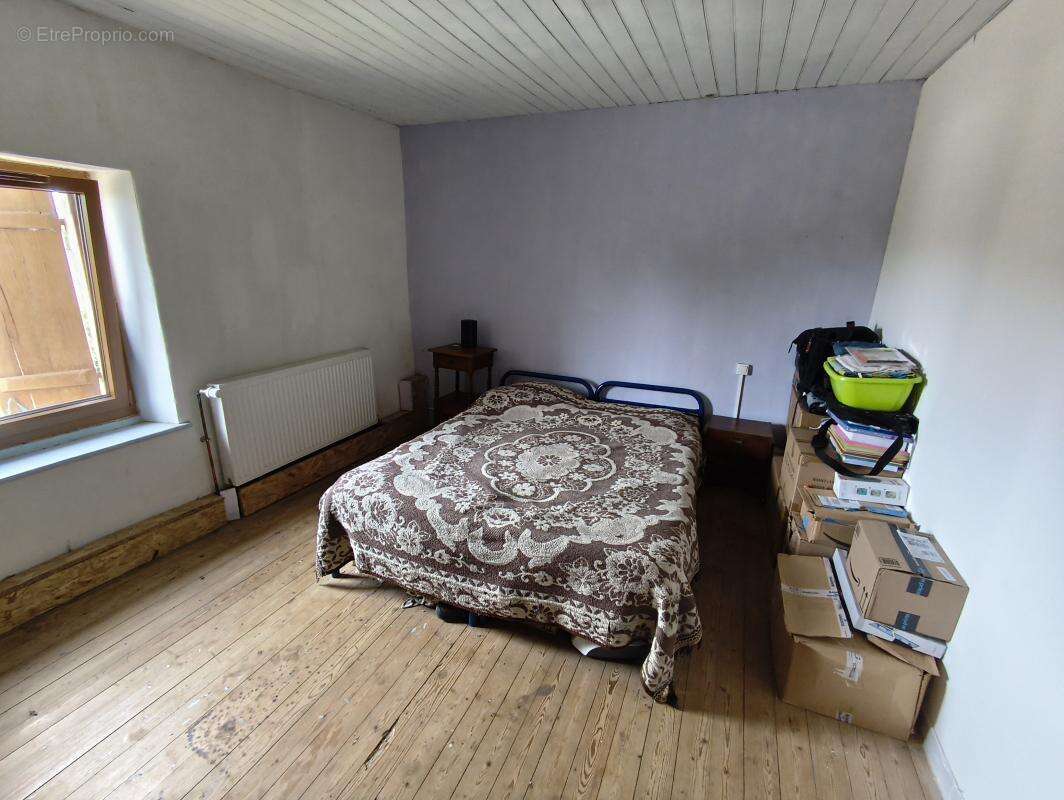 Maison à COMBEAUFONTAINE